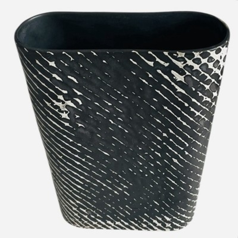 CB2 Chain Link Black White Ceramic Vase Handcrafted Portugal 12"x8" NWT - Picture 4 of 8